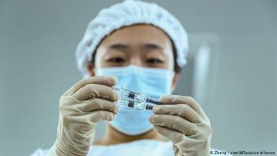 В Китае признали, что их вакцины недостаточно эффективны