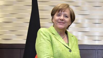 Немецкие активисты принесли гробы к офису канцлера Ангелы Меркель