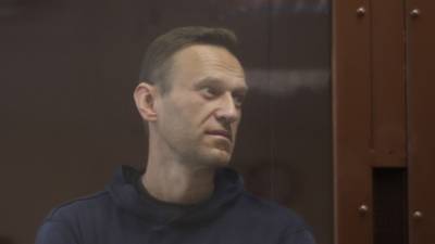 Физическая активность Навального в колонии опровергает его "тяжелое состояние"