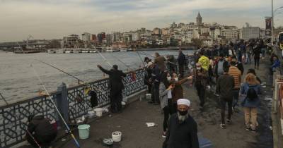 В Турции продлили комендантский час и усилили карантинные ограничения