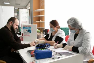 В махачкалинском МФЦ открылся мобильный пункт вакцинации от коронавируса