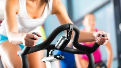 «Тренируйтесь с умом»: как интенсивные занятия спортом влияют на женское здоровье?