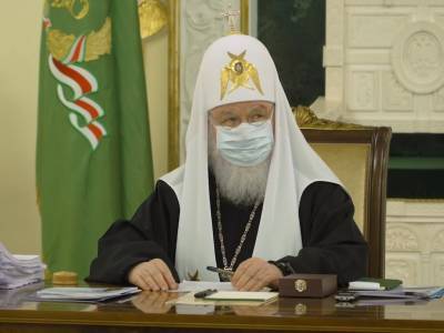 Привитый от ковида патриарх Кирилл заявил, что от святыни нельзя заразиться