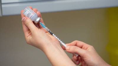 Все жители Великобритании старше 50 лет смогут вакцинироваться от коронавируса