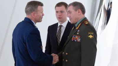 Американский генерал объяснил, зачем НАТО стягивает войска к границам России
