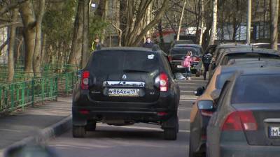 Вести в 20:00. Страсти по шлагбауму: в Москве борются с непрошенными автомобилями во дворе