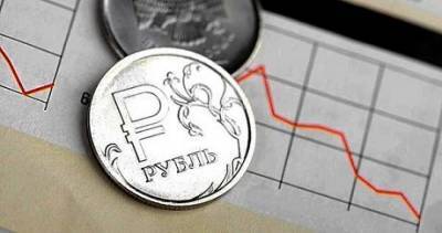 Российский рубль падает из-за стягивания РФ войск к границе с Украиной