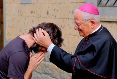 В Италии священник влюбился и попрощался с рясой во время воскресной мессы - kp.ua - Italy