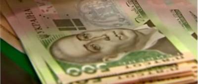 Приватбанк и monobank будут «взимать» долги украинцев автоматически