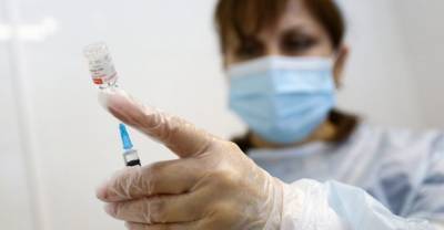 В Литве пожилой мужчина умер сразу после прививки от коронавируса