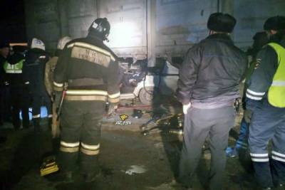 Двое погибли при столкновении машины с поездом под Новосибирском
