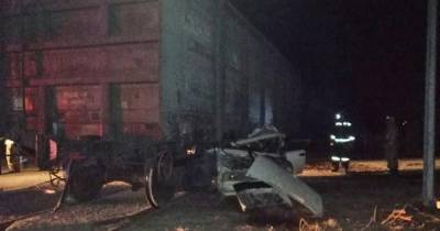 Двое погибли при столкновении легковушки с поездом под Новосибирском