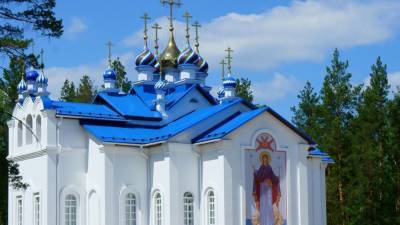 Приставы выселяют жильцов захваченного монастыря на Урале