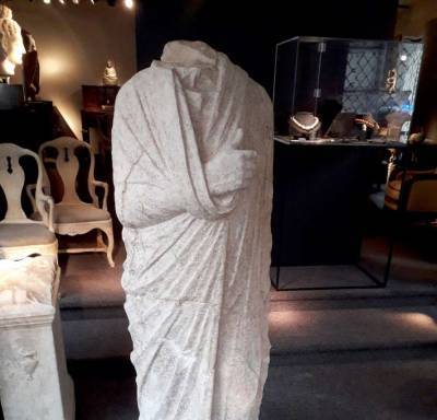 В бельгийском магазине случайно обнаружили украденную статую I века