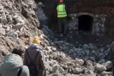 Строители фонтана во Владивостоке нашли неизвестный тоннель и фарфор династии Цин