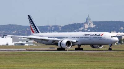 Франция приостановила авиасообщение с Бразилией из-за коронавируса