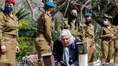 Израиль чтит память павших: десятки траурных церемоний на кладбищах по всей стране