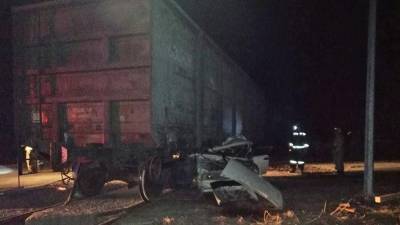 Двое погибли при столкновении автомобиля с поездом под Новосибирском