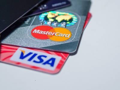 В Кремле допускают отключение России от Visa и MasterCard из-за санкций