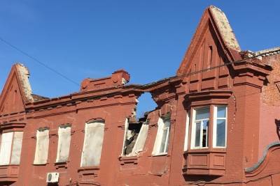 В Саратове рухнула стена: идут поиски владельца здания