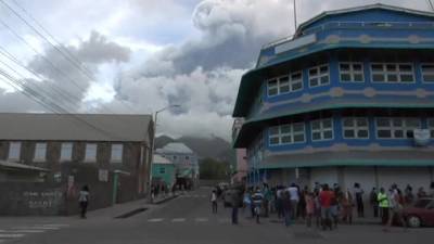 Новости на "России 24". На острове Сент-Винсент и в Эквадоре проснулись вулканы