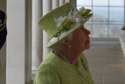 Королева Елизавета II вернулась к исполнению обязанностей после смерти супруга