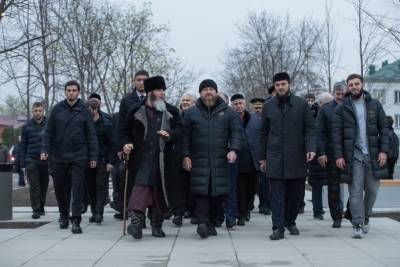 Кадыров не позволит Навальному трогать Коран «грязными руками»
