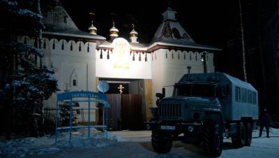 Судебные приставы выселяют всех жителей «захваченного» Среднеуральского монастыря