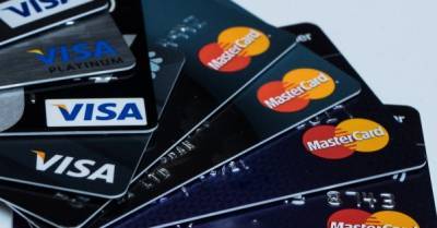 В РФ готовятся к отключению от платежных систем Visa и MasterCard