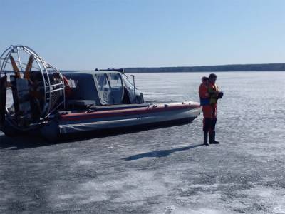 На Среднем Урале 10 рыбаков одновременно провалились под лед