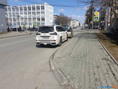 Южно-Сахалинск встретит лето без столбиков на дорогах