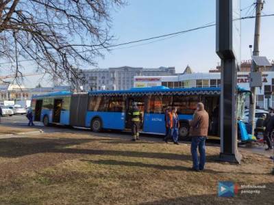 В центре Москвы автобус врезался в столб: пострадали 7 человек