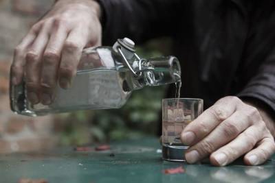 Больше 64 человек в Тверской области умерли от паленого алкоголя