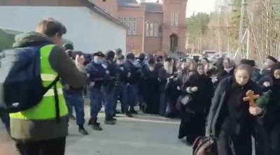 Сторонники Сергия заявили о "заключительной фазе рейдерского захвата" монастыря