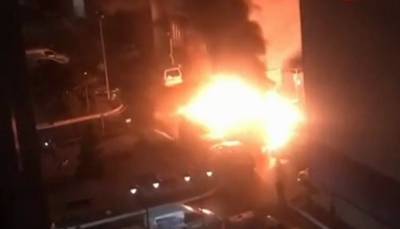 Масштабный пожар разгорелся в киевском ЖК, огонь перекинулся на машины: видео с места