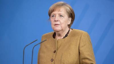 «НЕТ комендантскому часу Меркель!»: депутаты бундестага восстали против канцлера