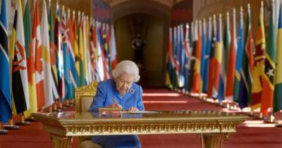 "Железная леди": Елизавета II вернулась к исполнению своих обязанностей до окончания траура