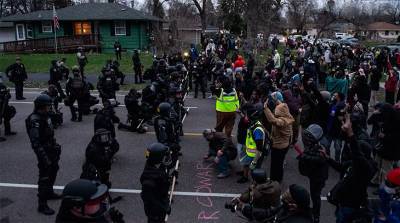 В Миннеаполисе вновь вспыхнули протесты после убийства афроамериканца