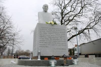 В Польше открыли памятник украинскому священнику, спасавшему евреев