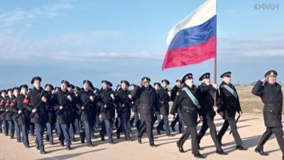 На военном аэродроме в Севастополе провели первую репетицию парада ко Дню Победы