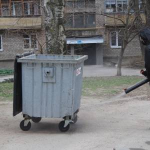 В Запорожье снова дезинфицируют мусорные контейнеры и площадки. Фото
