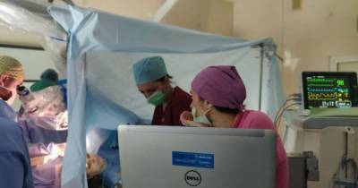 Проснуться во время операции на мозге: впервые в Украине врачи уникальным методом удалили опасную опухоль