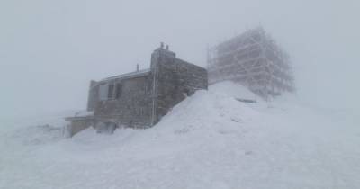 В Карпатах идет снег, в горах мороз и опасность схода лавин: фото