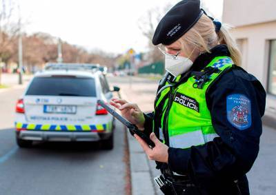 В Чехии полиция отказалась следить за соблюдением правила «больше двух не собираться»