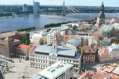 Дипломатия со средним пальцем: МИД Латвии возмущен вечеринкой в Риге