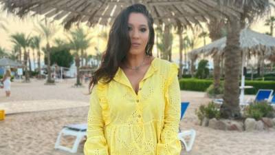 Наталка Карпа очаровала ярким образом в лимонной платья: фото из Египта