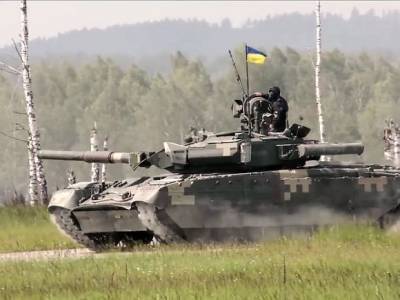 Украина стянула танки к Крыму и провела учения