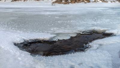 Рыбаки не смогли спасти провалившегося под лед мужчину на Вятке