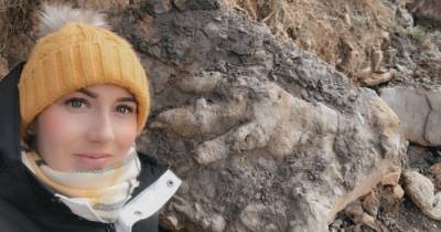 Собирающая моллюсков девушка нашла след динозавра возрастом 175 млн лет (фото)