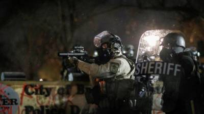 Столкновения в Миннесоте в связи с гибелью афроамериканца продолжились третью ночь